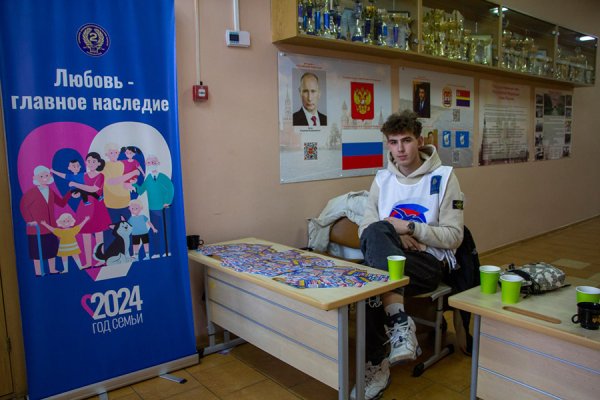 В облизбиркоме объяснили наличие портретов Путина на участках (фото)