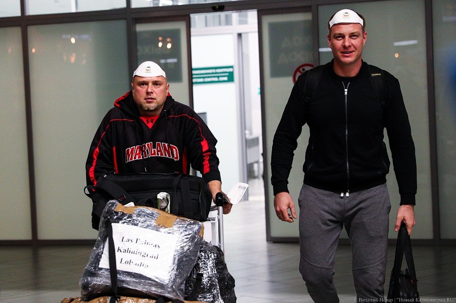 Прямым рейсом с Канар: в «Храброво» прилетел рейс с российскими моряками (фото)