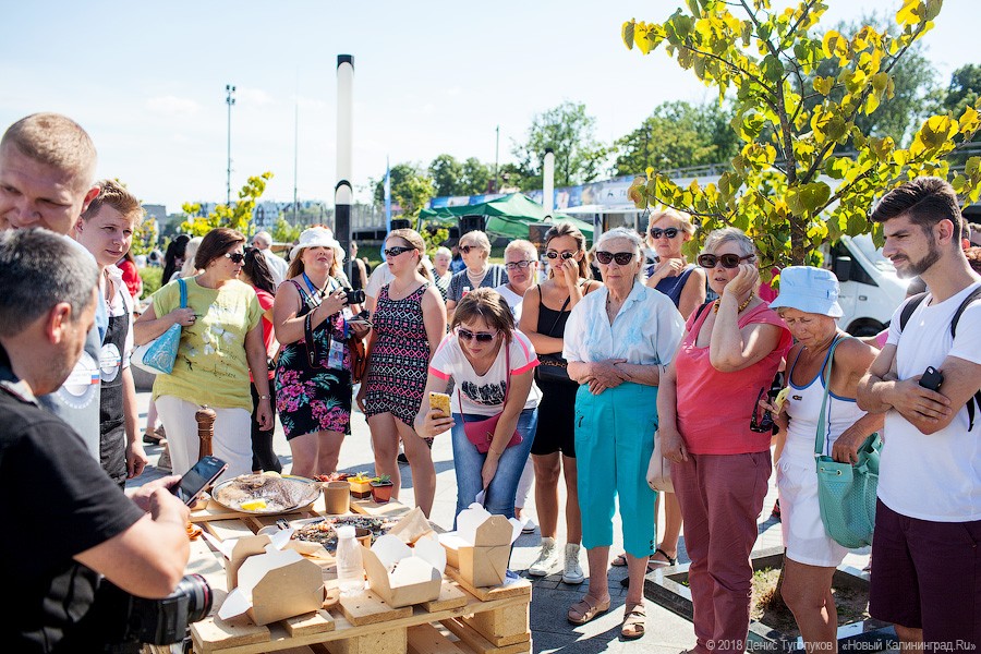 Клопс на колёсах: как прошёл фестиваль фудтраков на Верхнем озере  