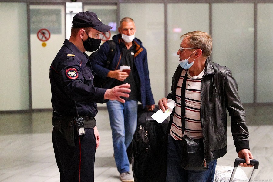 Прямым рейсом с Канар: в «Храброво» прилетел рейс с российскими моряками (фото)