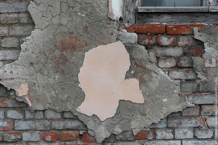 Прокуратура обнаружила в Калининграде бесхозный аварийный дом с жителями
