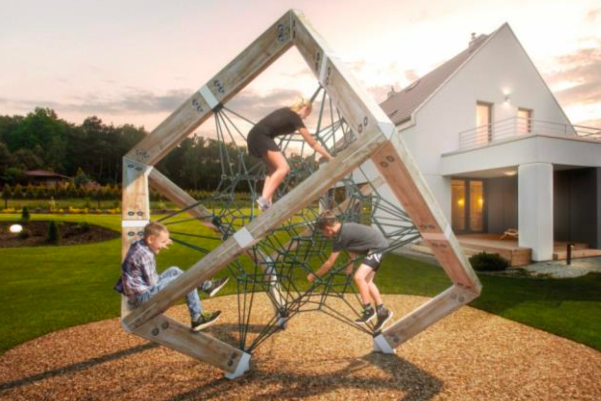 Горвласти выставили претензию подрядчику спортплощадки на ул. Дзержинского за 22 млн рублей