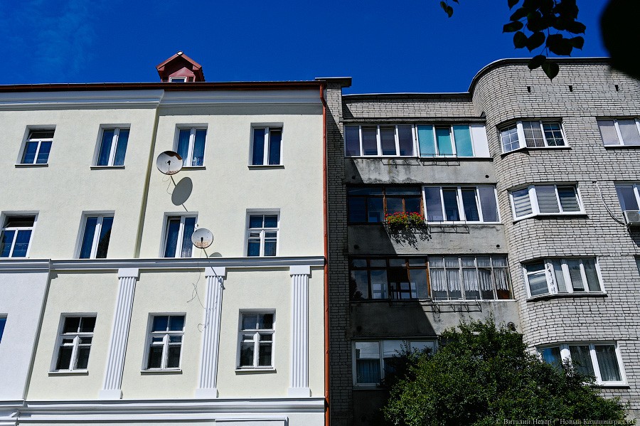 В Калининграде завершают ремонт памятника, у которого в 2018-м обрушился фасад (фото)