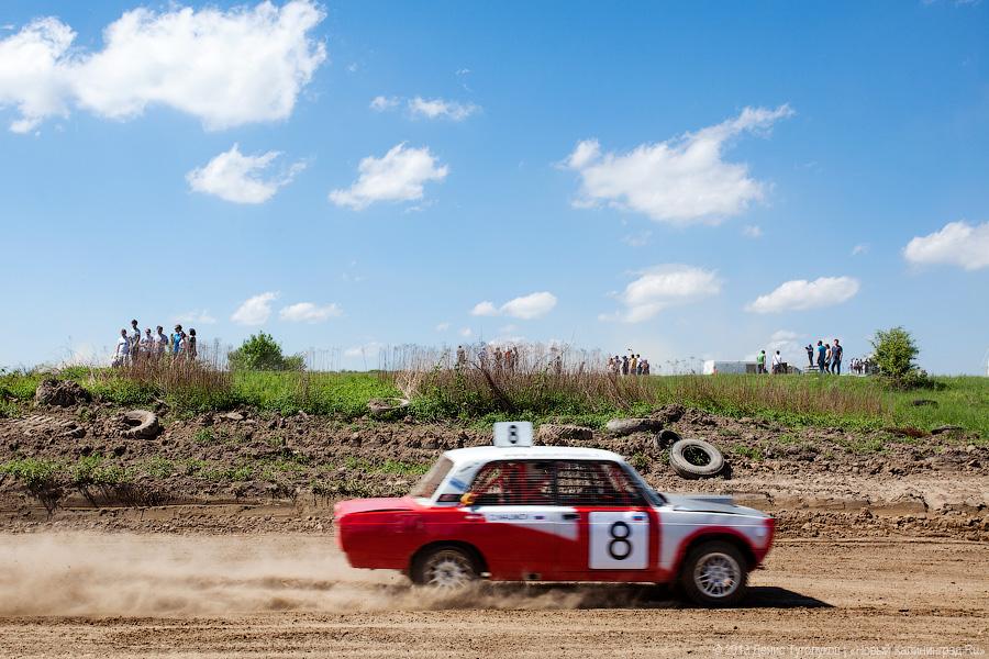 «С шумом и пылью»: фоторепортаж с соревнований по автокроссу