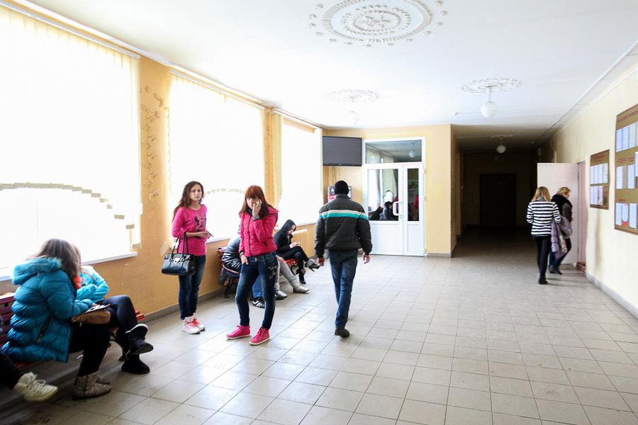 В никуда: областные власти выселяют бывших сотрудников техникума из общежития в Полесске