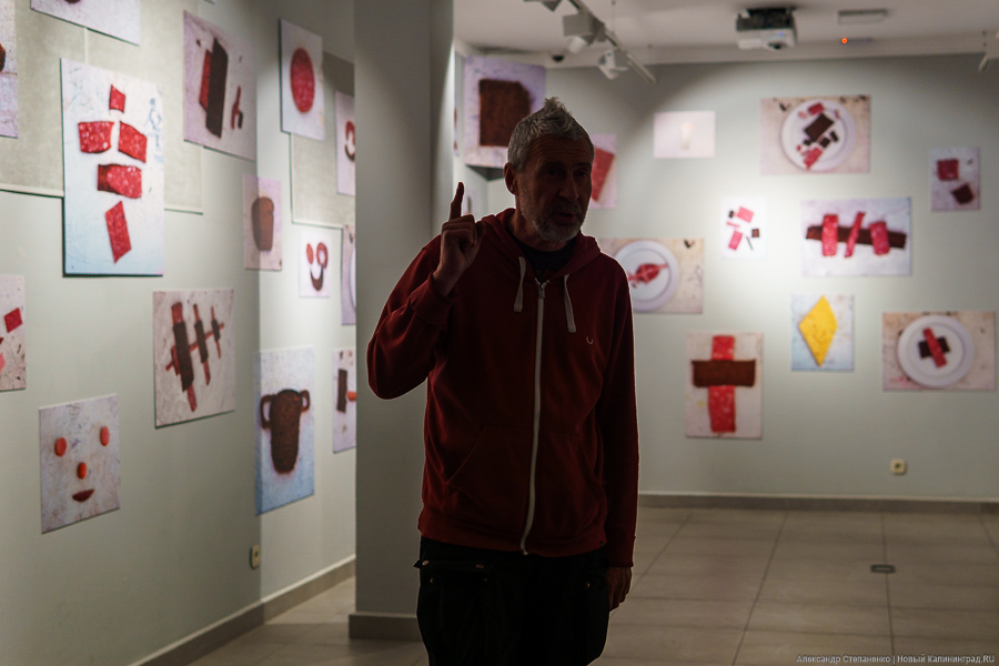 Хлеб, колбаса и «Синие носы»: в Калининграде открылся «Кухонный супрематизм» (фото)