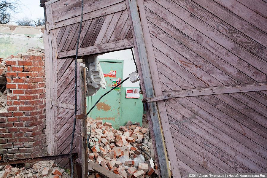 Из стекла и бетона: в Советске вековое здание сносят для строительства торгового комплекса