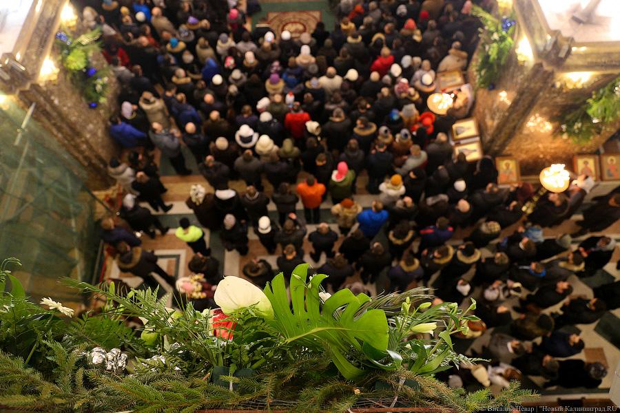 С огнем мира: как в Калининграде прошла рождественская служба