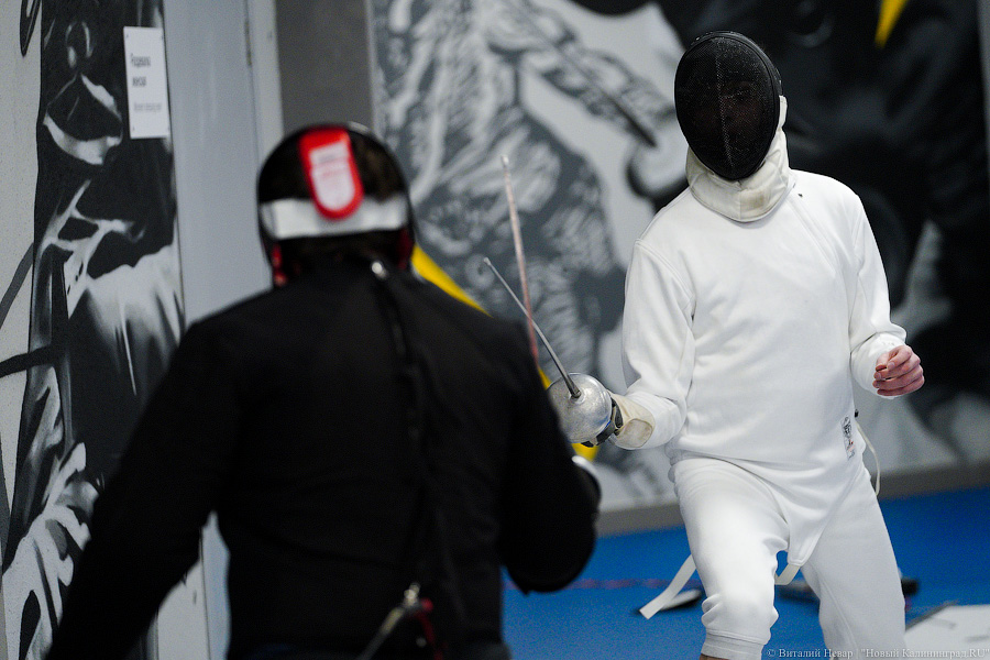 На острие атаки: в Калининграде открылась первая школа фехтования