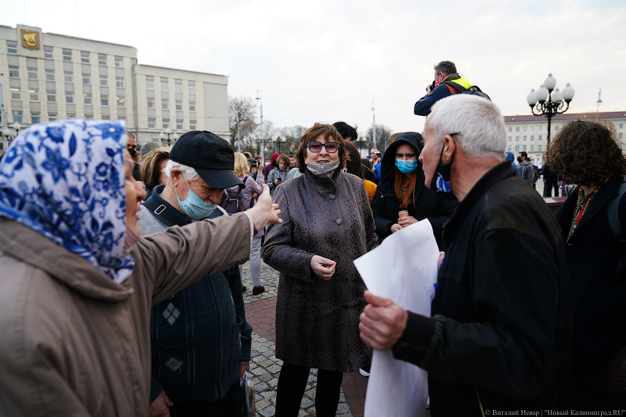 «Свободу политзаключенным»: как прошла акция сторонников Навального в Калининграде (фото)