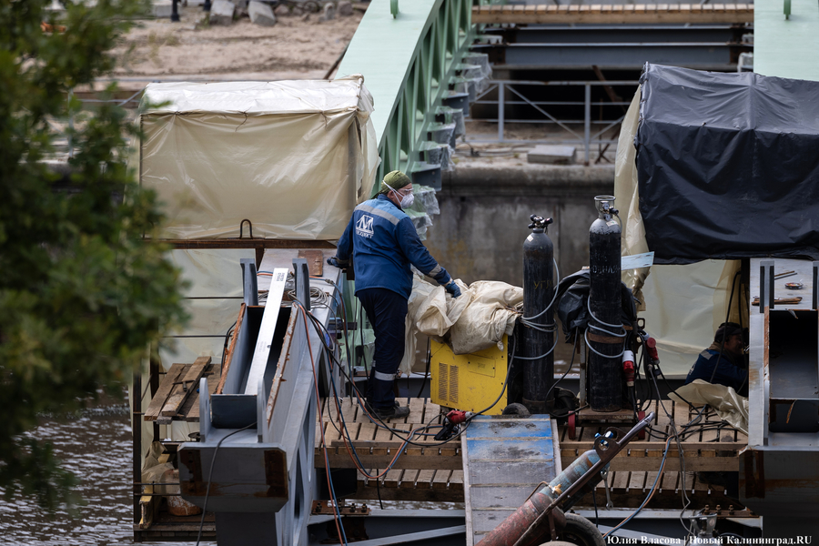 От «Юности» до Канта: в Калининграде монтируют арочный пролёт Философского моста (фото)