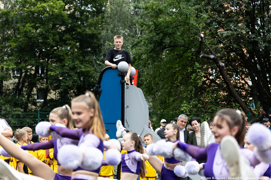 В Калининграде во второй раз за пятилетку открыли спортплощадку на Трибуца (фото)