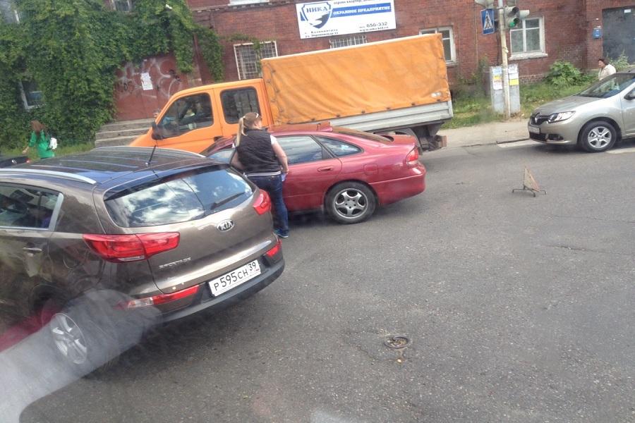 В Московском районе ДТП заблокировало движение по нескольким улицам (фото)