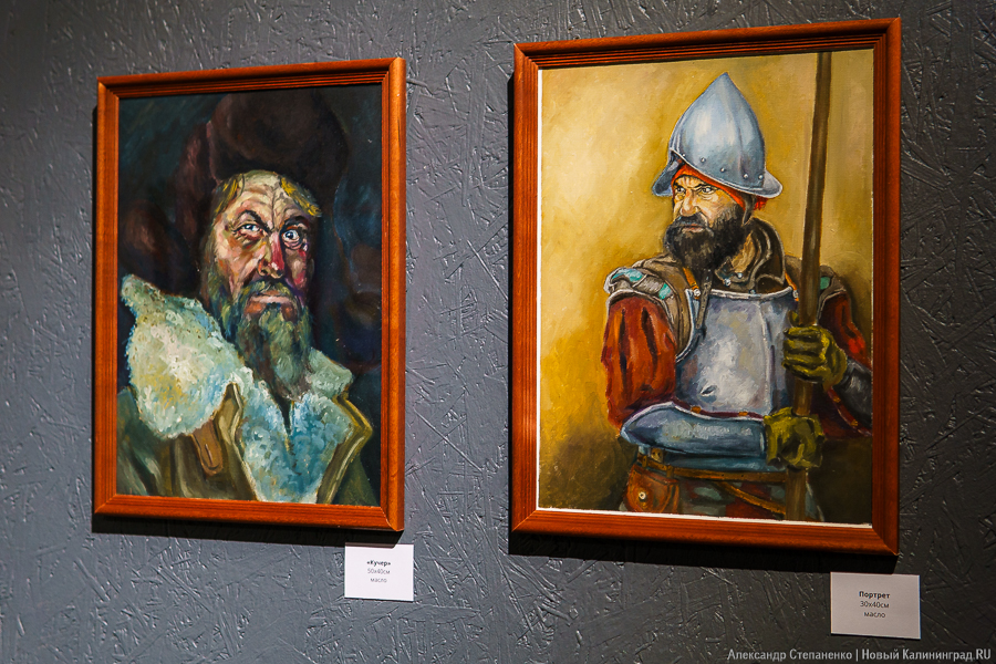 Яркие рыбы и джаз: в «Воротах» открылась персональная выставка Глеба Ванина