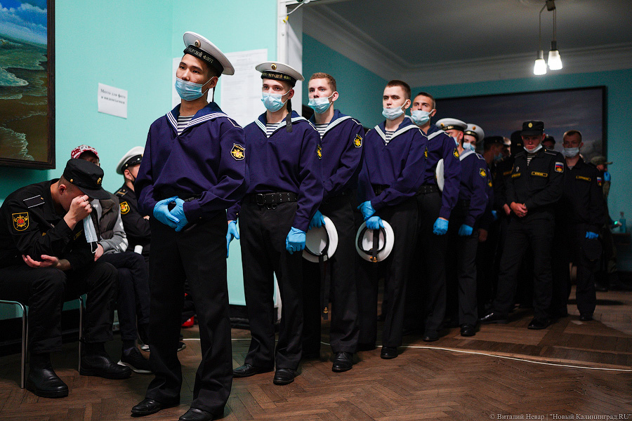 На участках и на кухне: как в Калининградской области прошёл первый день выборов