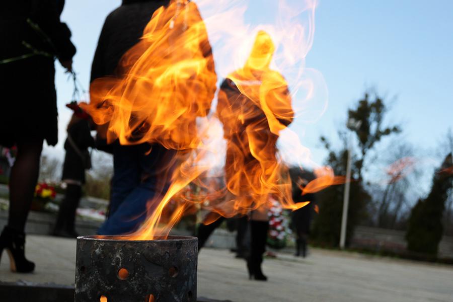 «К несению службы приступить!»: парад полиции у памятника 1200 гвардейцам