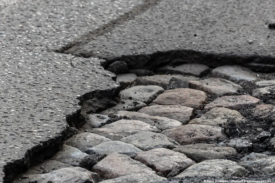 Глава администрации Нестерова: текущего ремонта дорог нам хватает на полгода