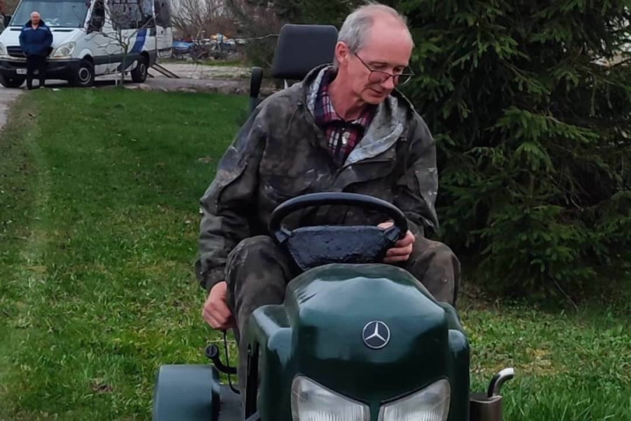 Житель Полесского района «импортозаместил» газонокосилку своими руками (фото)