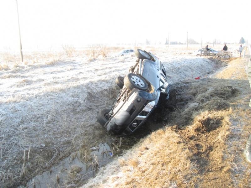 На дороге «Талпаки — Советск» вылетел в кювет и перевернулся «Ниссан Навара» (фото)