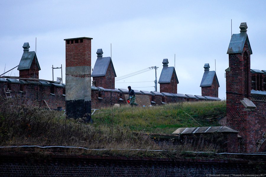 «Не можем делать один в один»: как реставрируют эскарповую стену Фридландских ворот