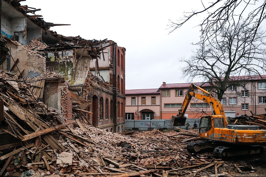 В Калининграде приостановили снос довоенного здания на ул. Томской