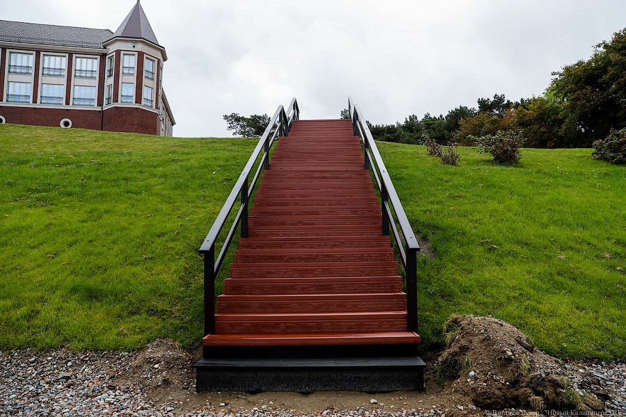 Время собирать камни: как восстанавливают берег у резиденции в Пионерском (фото)