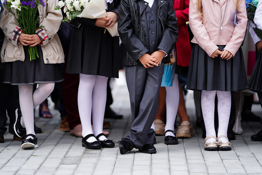 Серьёзное дело: как прошла первая линейка в самой новой школе Калининграда