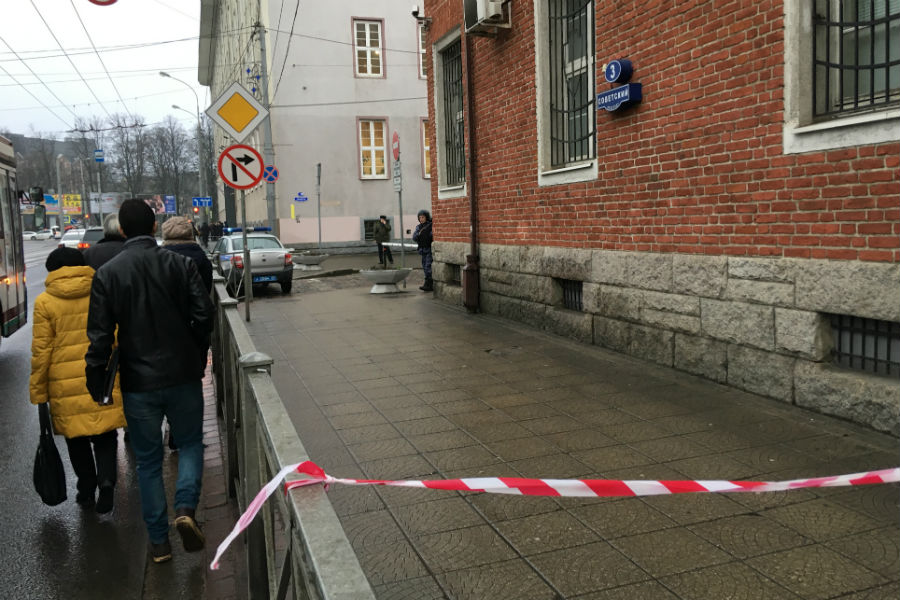 В Калининграде оцепили здание ФСБ (фото)