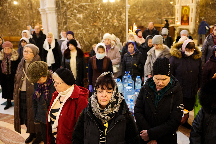 Великая агиасма: освящение воды в соборе Христа Спасителя в Крещенский сочельник (фото)
