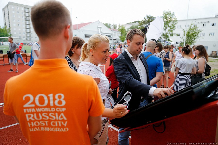 Под шоу барабанщиц: в Калининграде стартовал набор волонтеров для ЧМ-2018