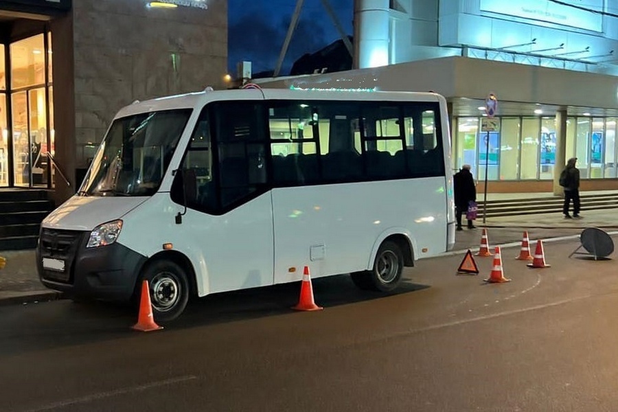 На ул. Черняховского пассажирка упала в маршрутке и получила травмы