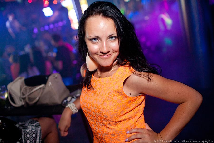 Бикини-пляж: в «Платинуме» прошел показ купальников