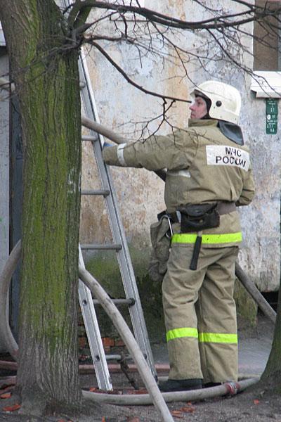 В Калининграде при пожаре в жилом доме погиб человек (фото)
