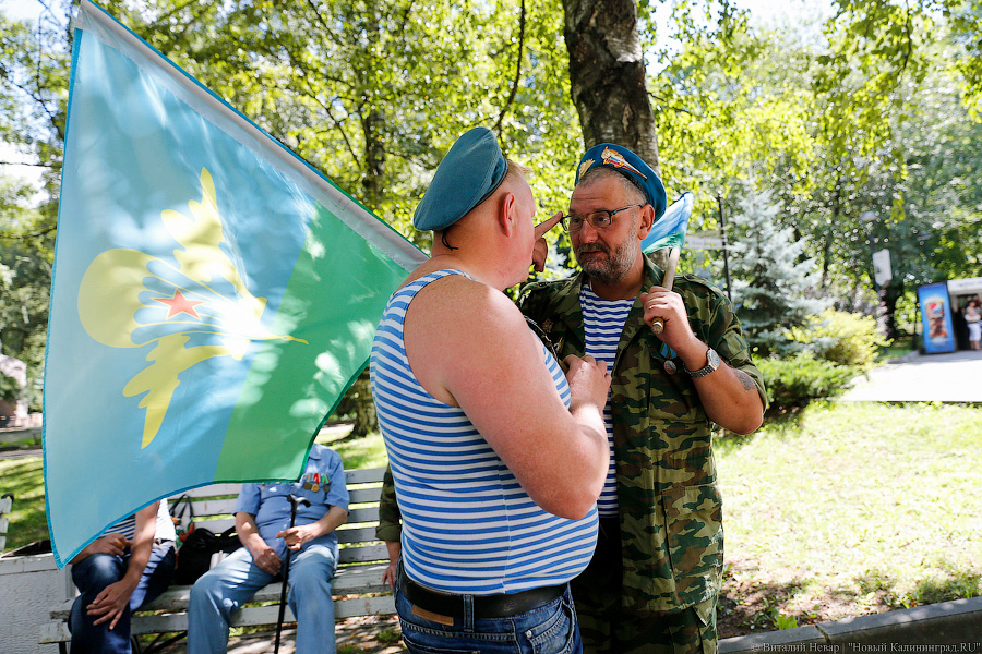 За ВДВ: в Калининграде почтили память погибших десантников