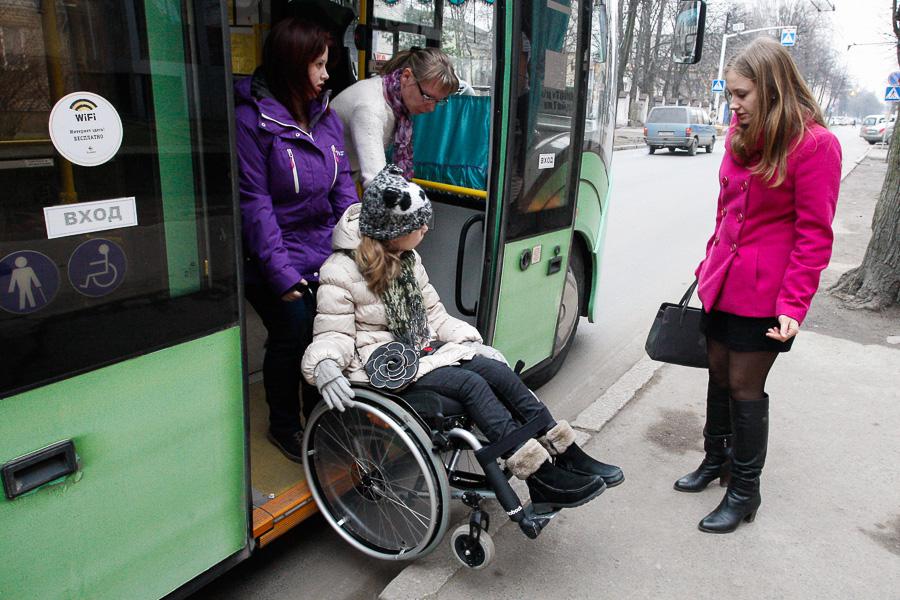 «Так и живем!»: как повернуть водителей троллейбусов Калининграда лицом к инвалидам