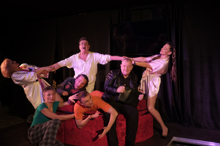 Париж, Булгаков и прусские легенды: каким будет театральный май