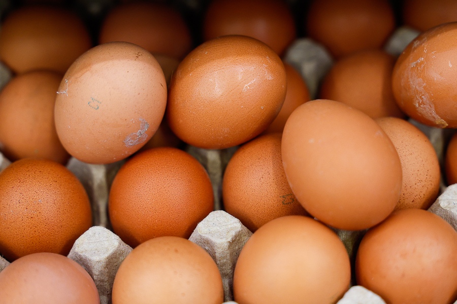 Антон Алиханов рассказал, как вынудил производителя снизить цены на яйца