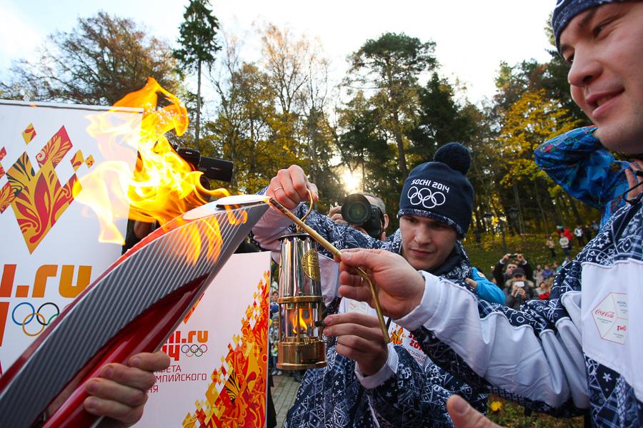 «Огоньку не найдется?»: Светлогорск встретил олимпийскую эстафету
