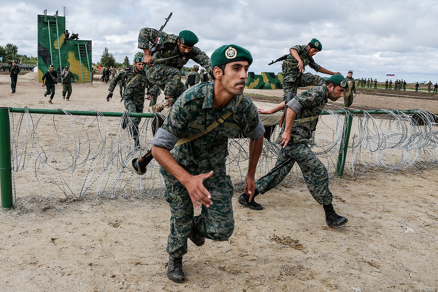 Чей морпех круче всех: фоторепортаж с конкурса «Полоса препятствий»