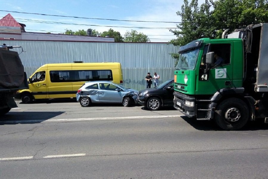 В Калининграде на ул. Невского произошло ДТП в районе моста (фото)