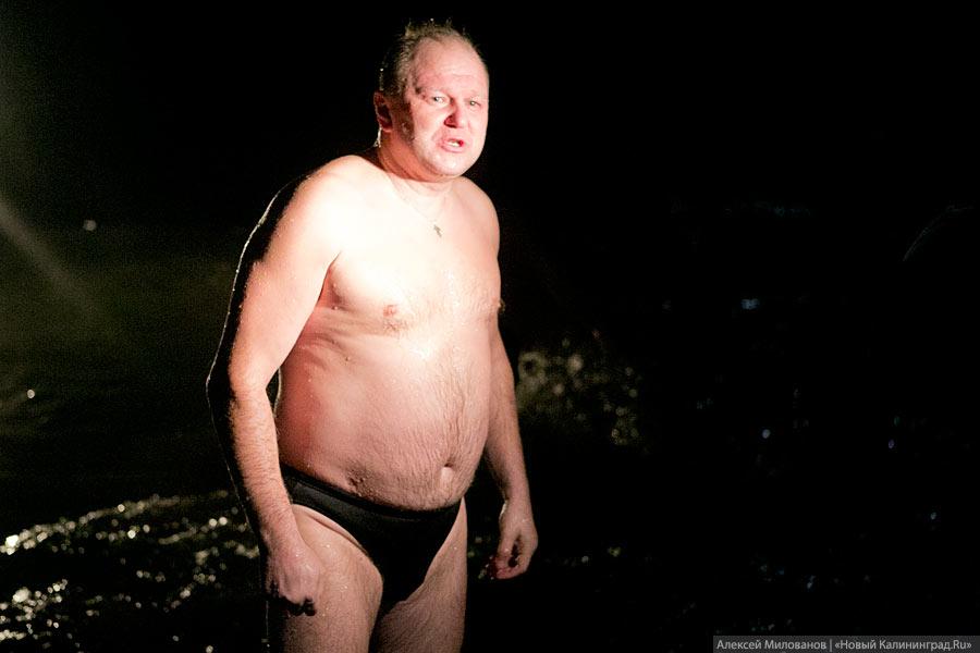 Крещенские купания с губернатором: фоторепортаж из Янтарного 