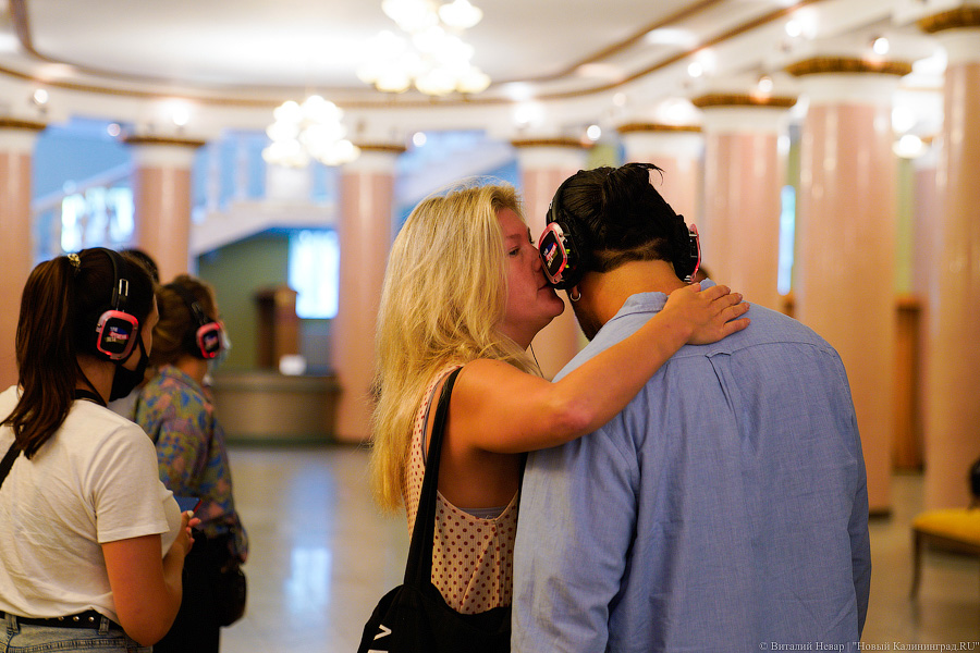 Футуролог Пётр и машина времени: «Фестивальная дирекция» представила спектакль-прогулку 