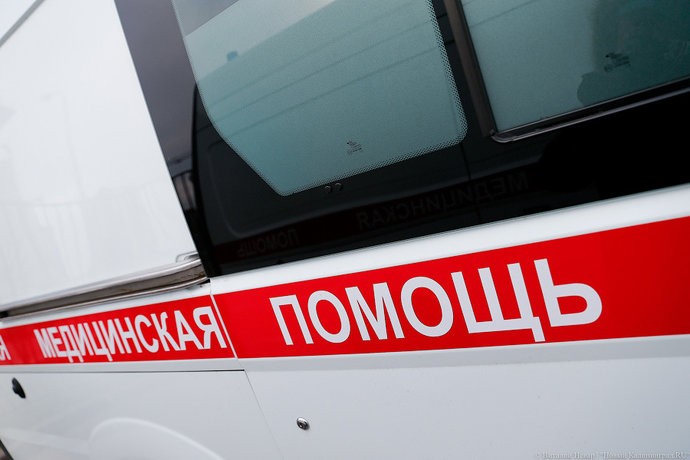 Очевидцы: на ул. Железнодорожной в Калининграде «Мерседес» врезался в столб