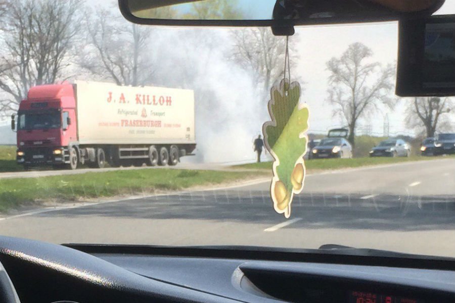 На Московском проспекте горит легковое авто (фото)