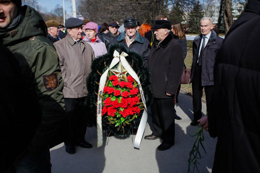 «И снова победа»: возложение венков и цветов на мемориале 1200 воинам-гвардейцам 