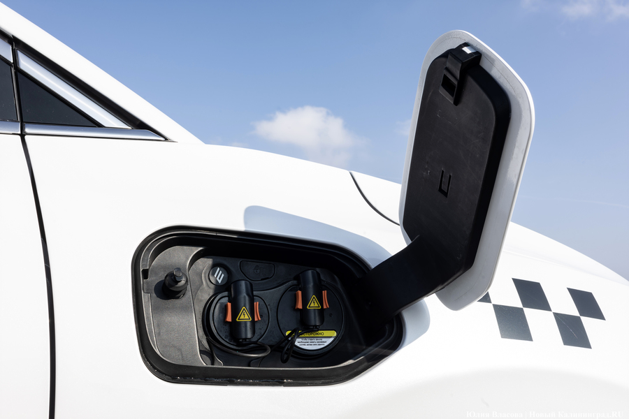 Извоз на киловаттах: в Калининграде появились первые электротакси (фото)