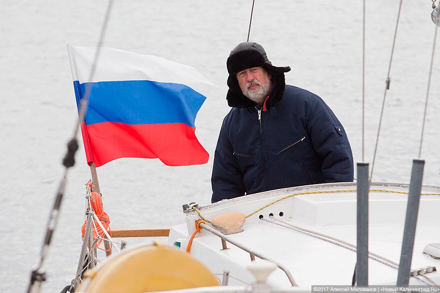 Венки на воде: яхтсмены в Балтийске почтили память погибших при штурме Пиллау