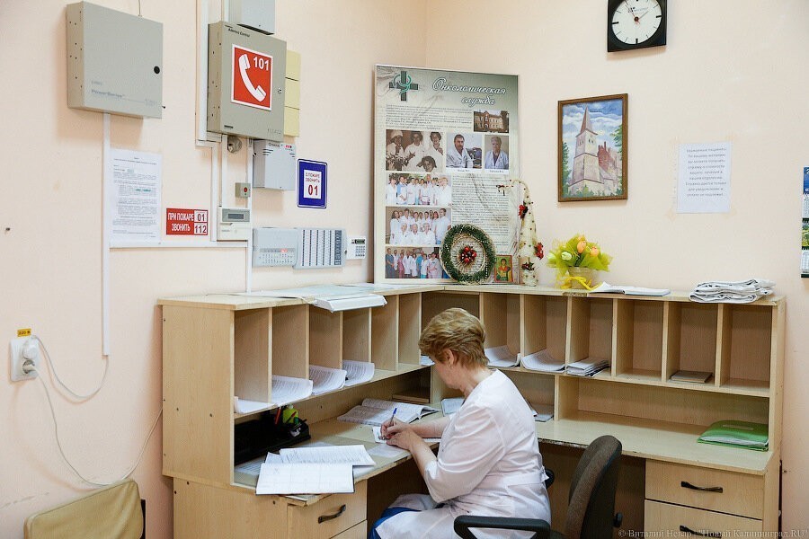 Ограничения по выплатам врачам ввел ио премьера. Путин за это ругал регионы