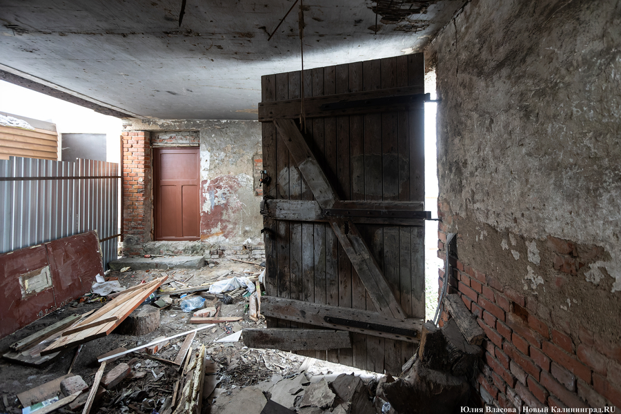 После 30 лет разрушений: в Железнодорожном готовятся к восстановлению фахверковых складов (фото)