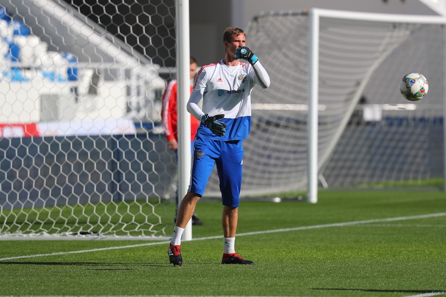 На поле все, кроме Дзагоева: тренировка сборной России в Калининграде (фото)